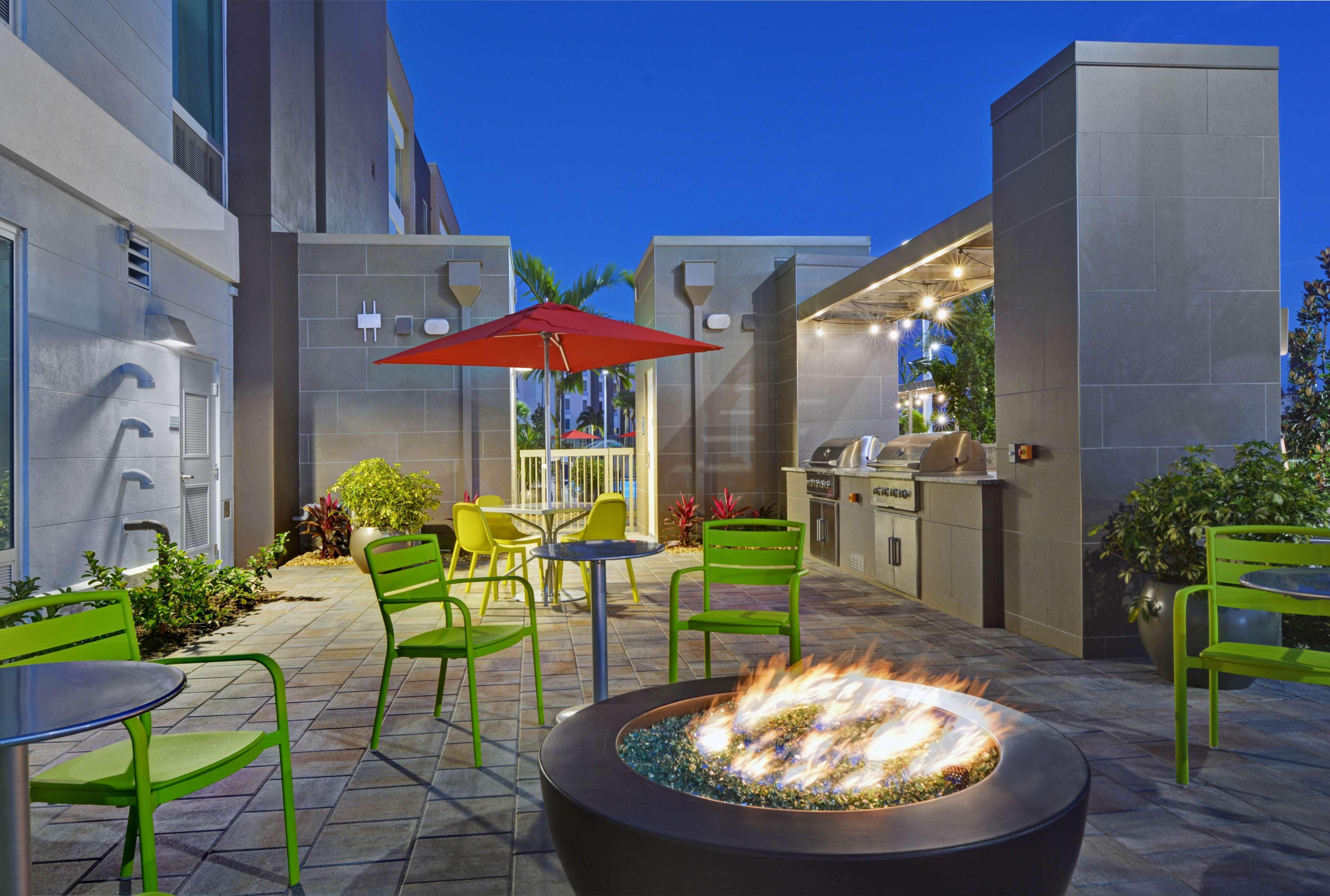 Home2 By Hilton Myers Colonial Blvd Hotel