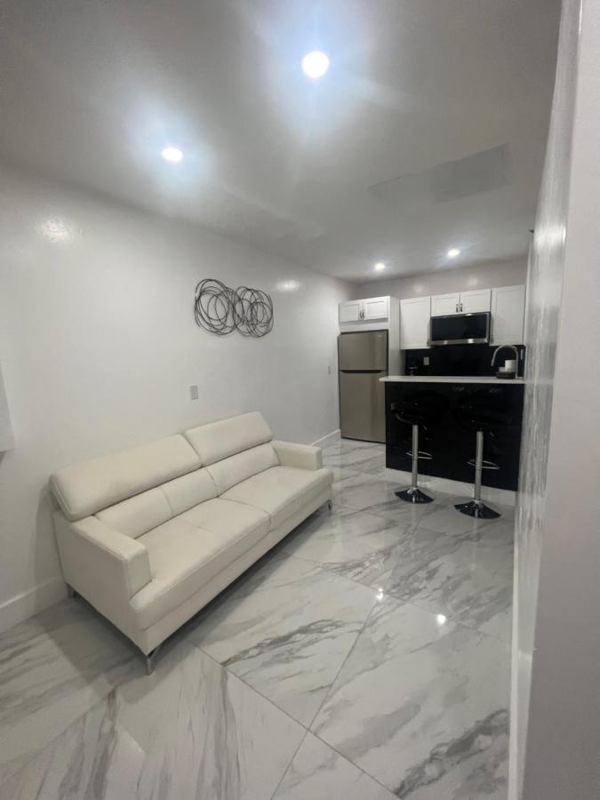 San Carlos Park Apartment *