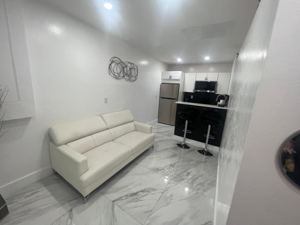 San Carlos Park Apartment