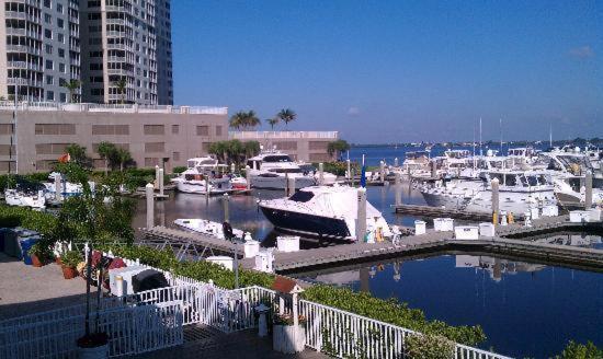 Legacy Harbour & Suites Hotel