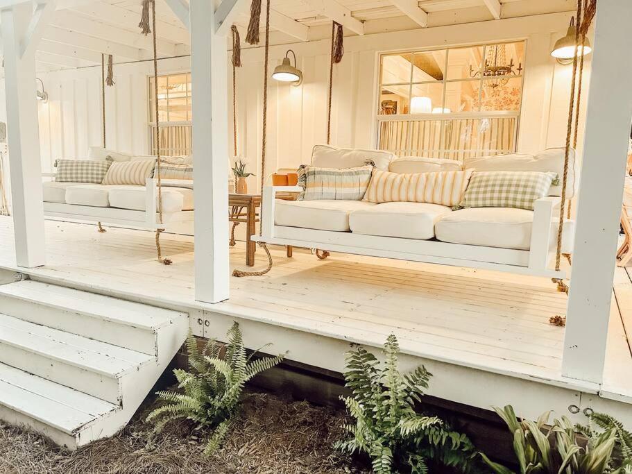 New Owners! Storybook Cottage! Holiday home