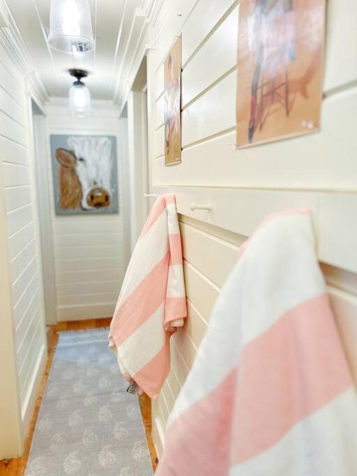 Holiday home New Owners! Storybook Cottage!