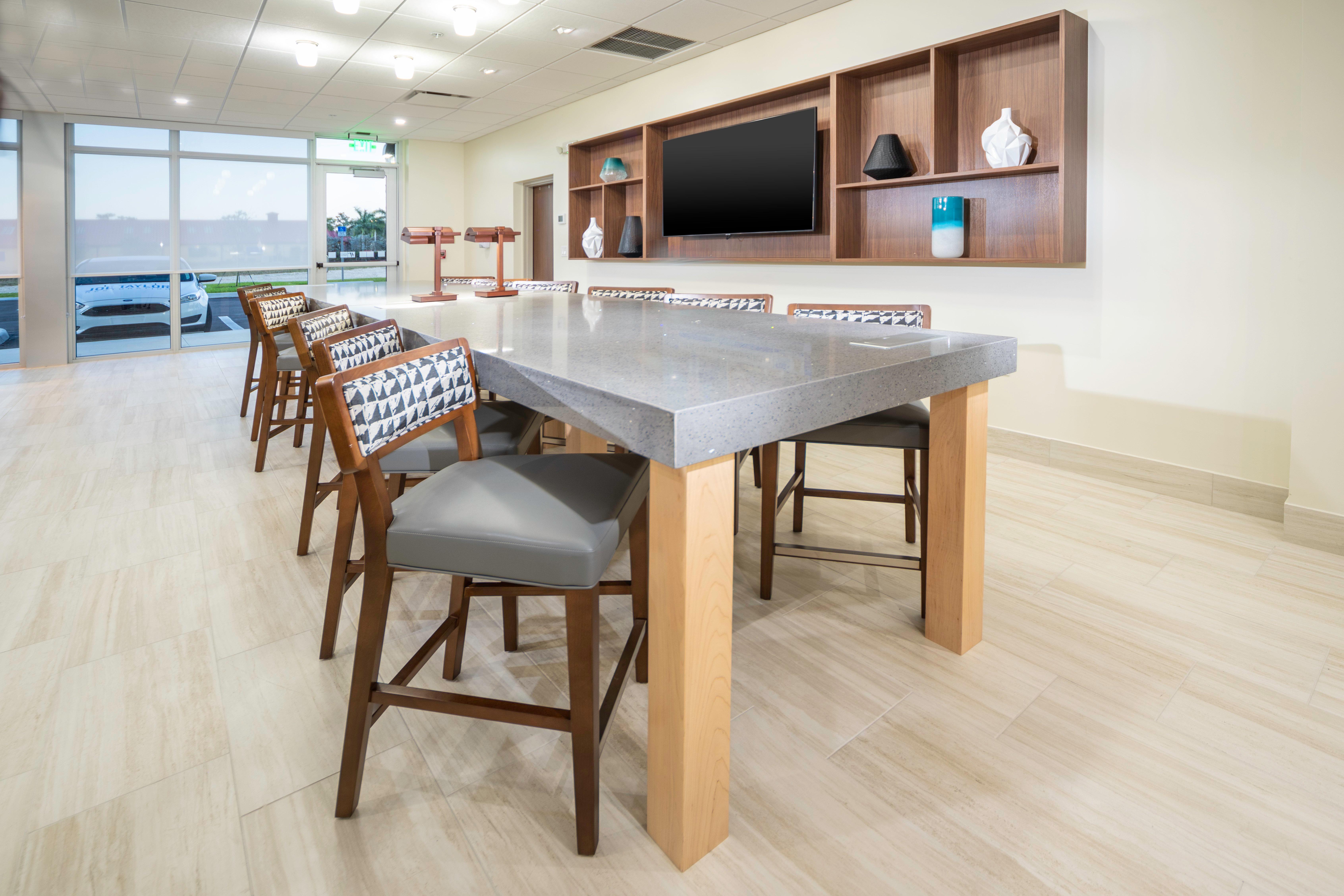 Express & - Myers Airport By Ihg Hotel Fort Myers