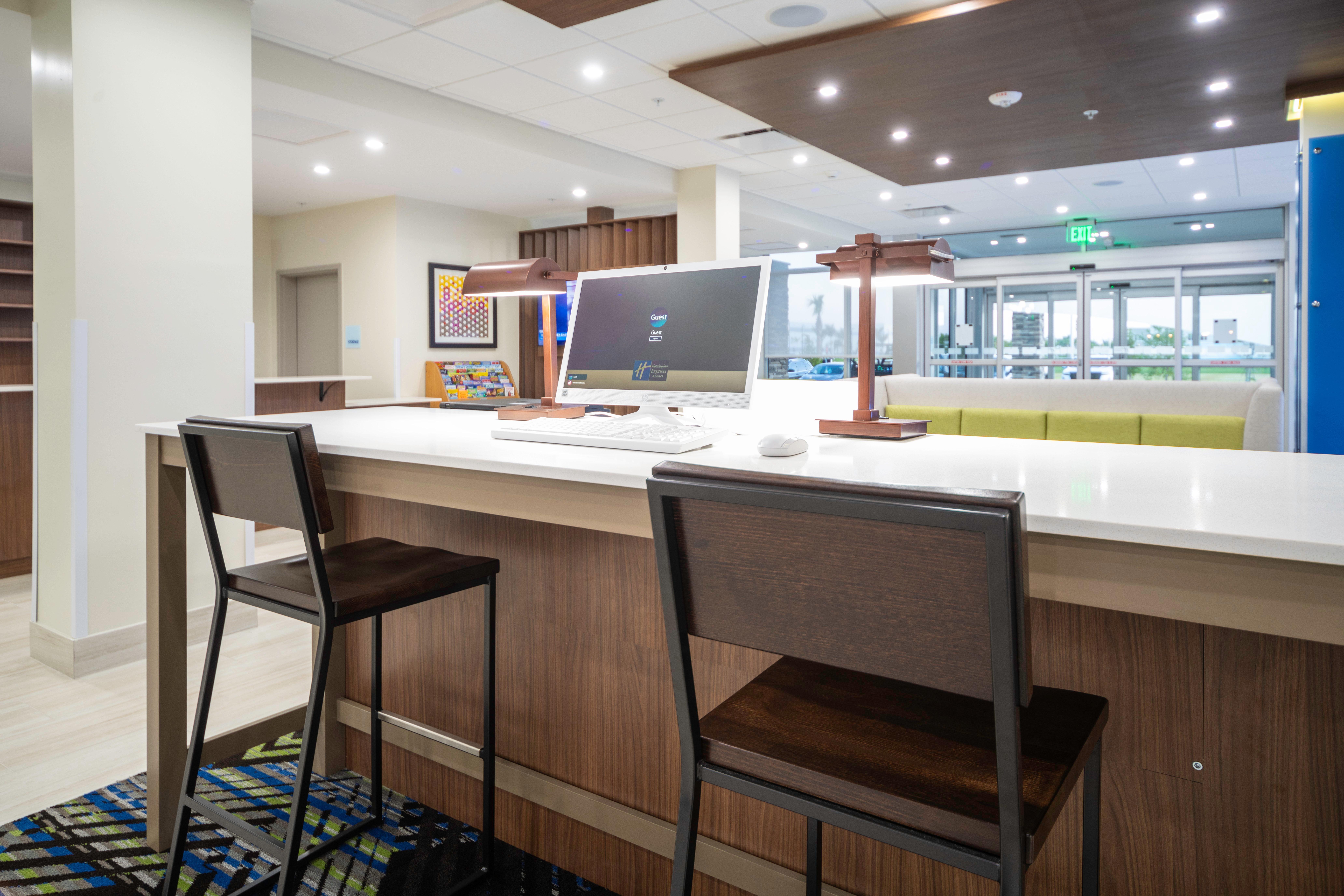Hotel Express & - Myers Airport By Ihg 3*