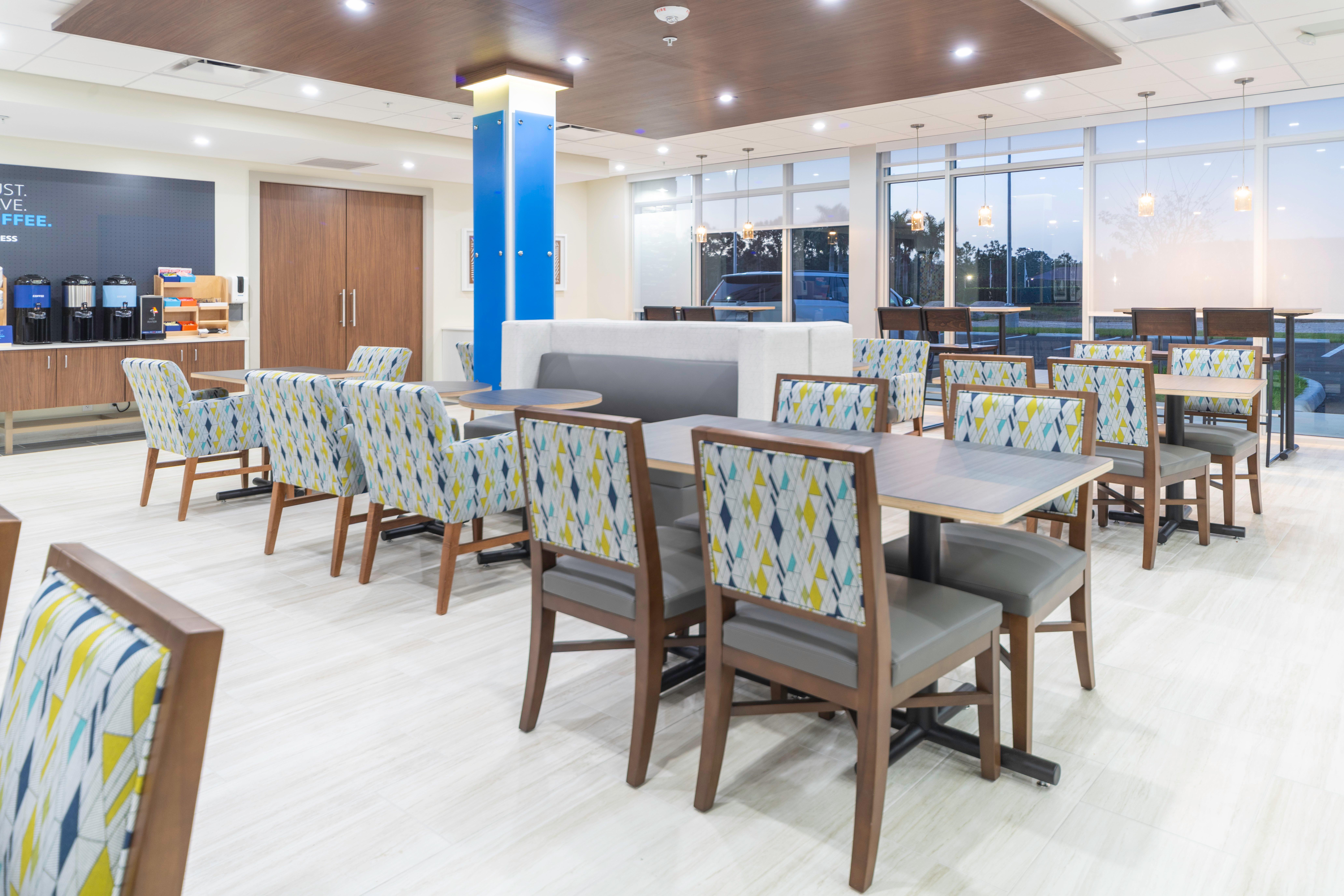 Express & - Myers Airport By Ihg Hotel 3*