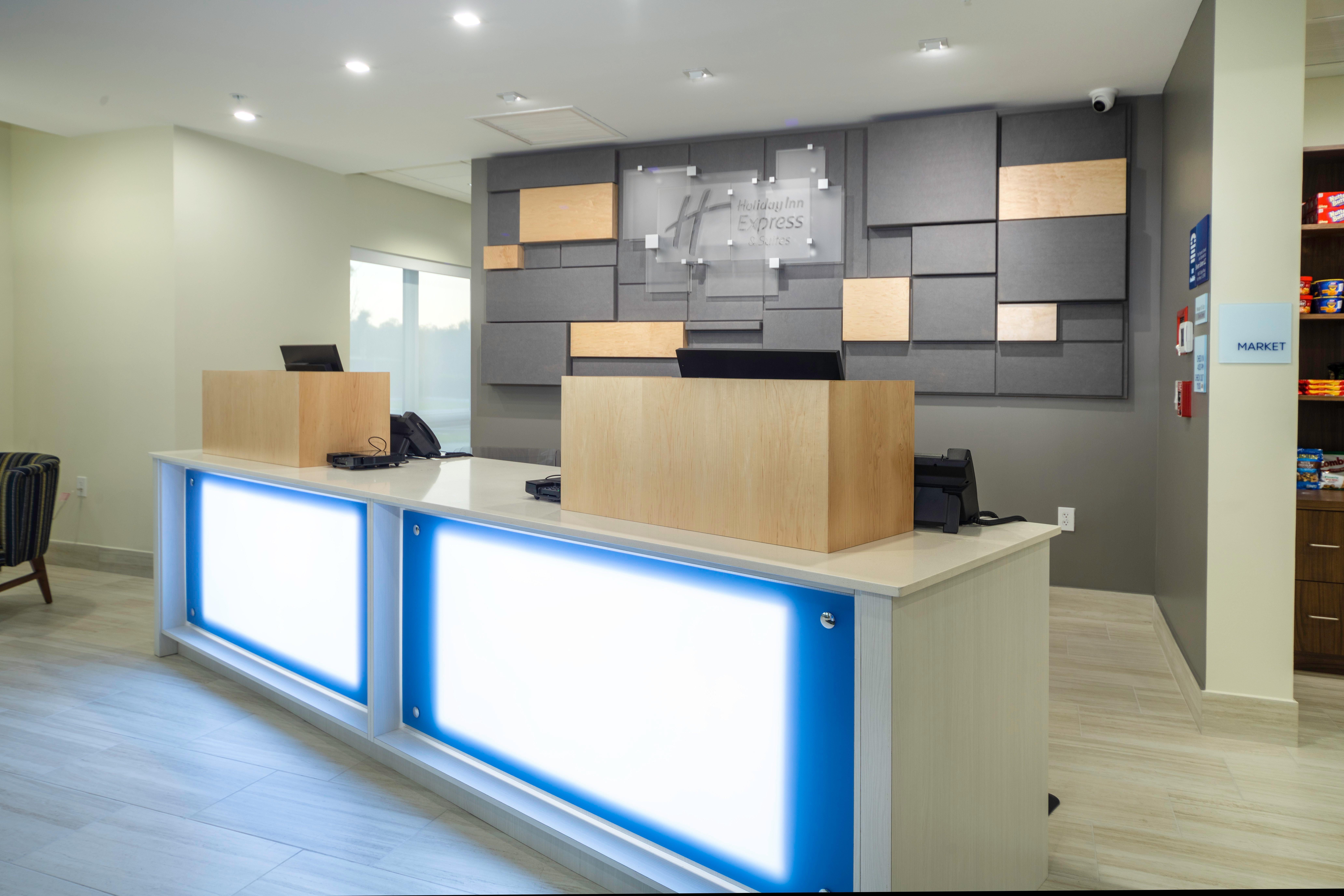 Express & - Myers Airport By Ihg 3*