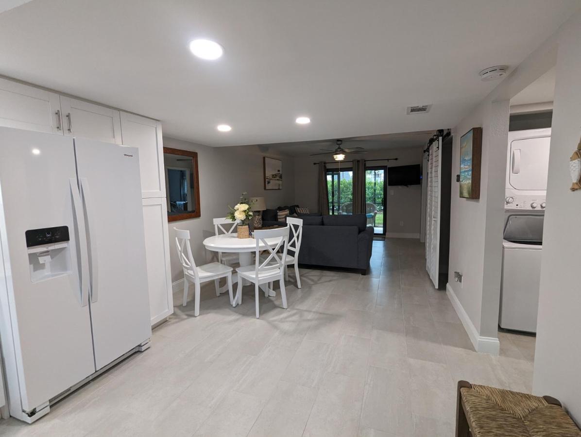 New Condo! Just 15 Min To Ft Myers And Sanibel Beach! Great Location!! *