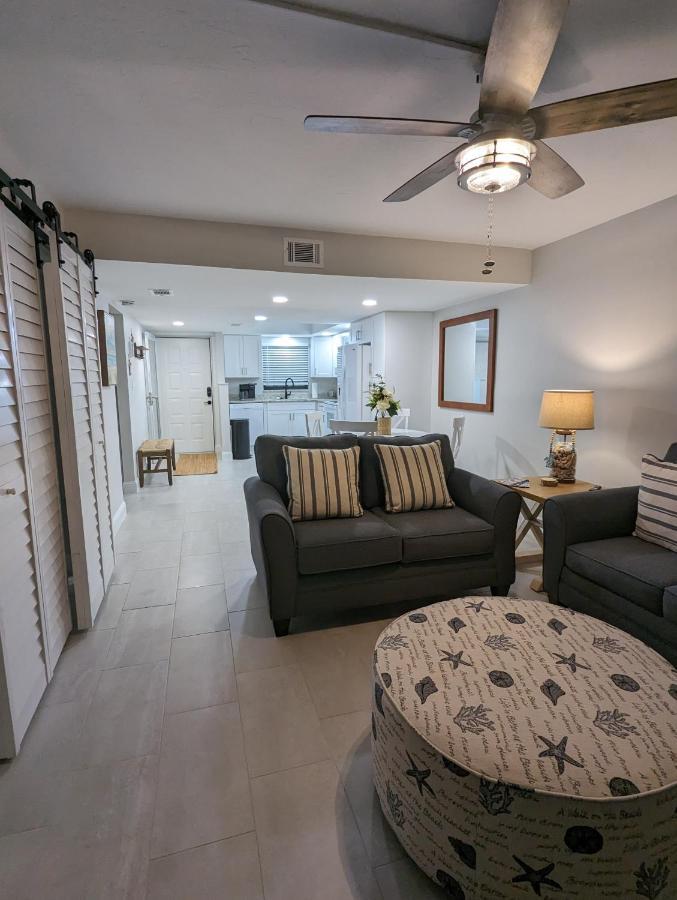 New Condo! Just 15 Min To Ft Myers And Sanibel Beach! Great Location!! Apartment