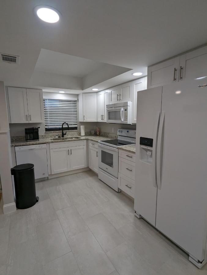 New Condo! Just 15 Min To Ft Myers And Sanibel Beach! Great Location!! Apartment