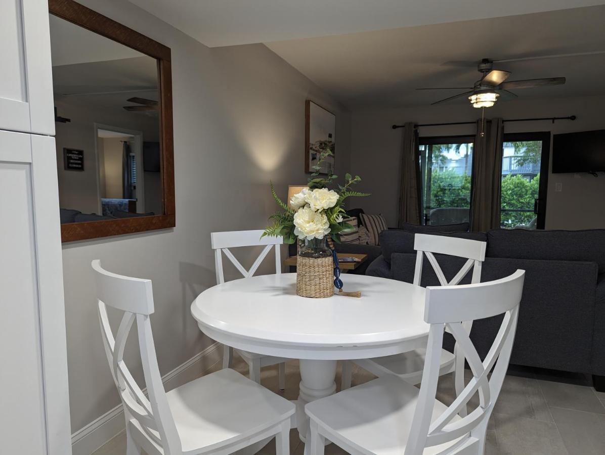 Apartment New Condo! Just 15 Min To Ft Myers And Sanibel Beach! Great Location!! Fort Myers
