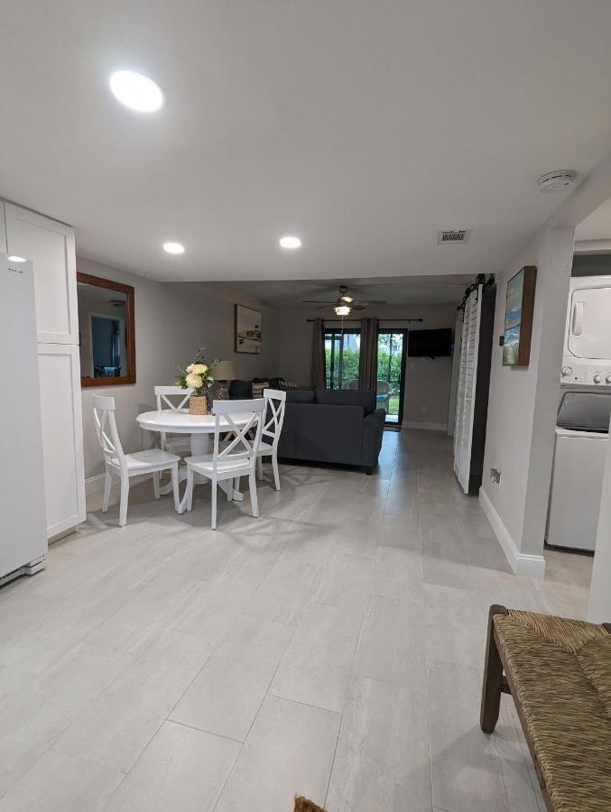 New Condo! Just 15 Min To Ft Myers And Sanibel Beach! Great Location!! Fort Myers