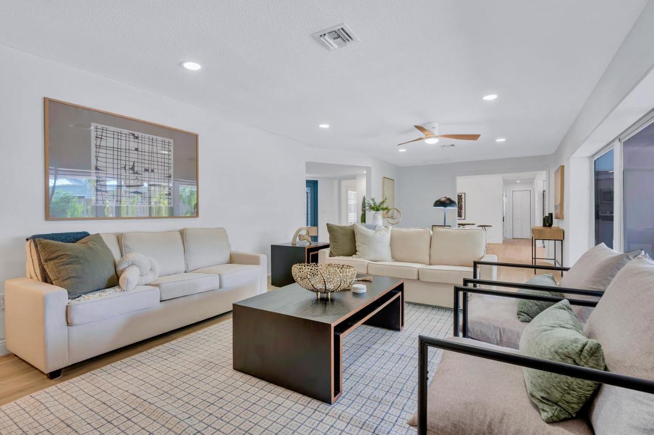 Holiday home Serene Pool & Spa Home Near Beaches & Downtown