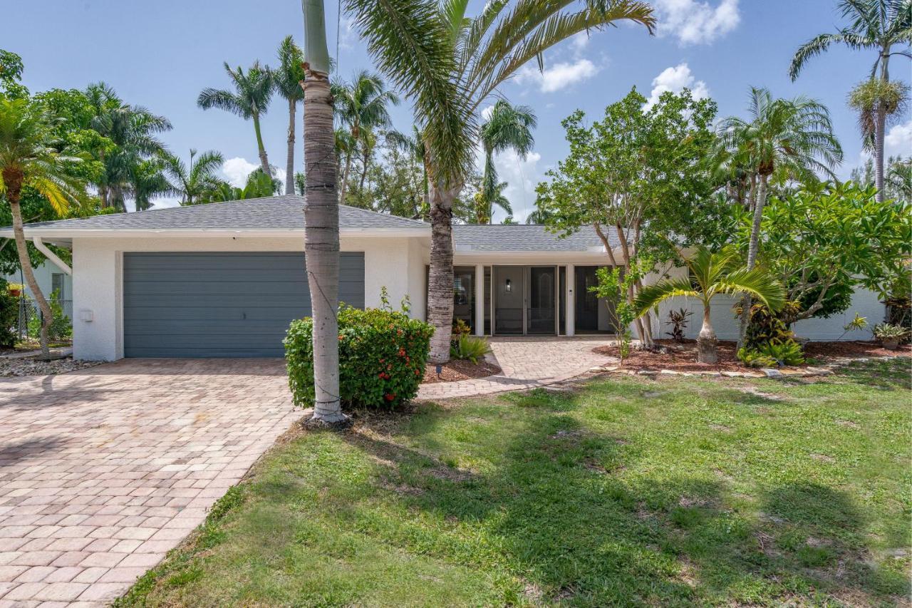 Holiday home Serene Pool & Spa Home Near Beaches & Downtown *