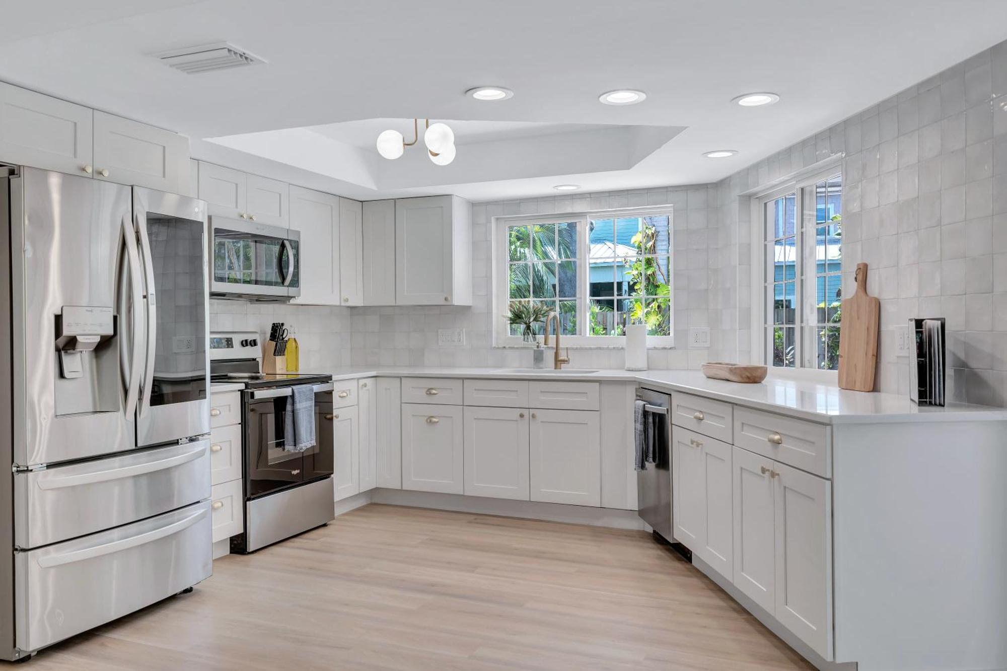 Serene Pool & Spa Home Near Beaches & Downtown