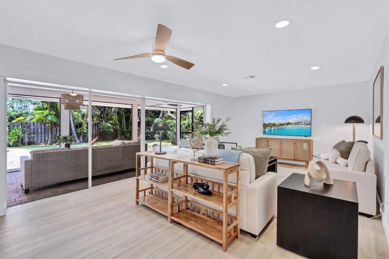 Serene Pool & Spa Home Near Beaches & Downtown Holiday home