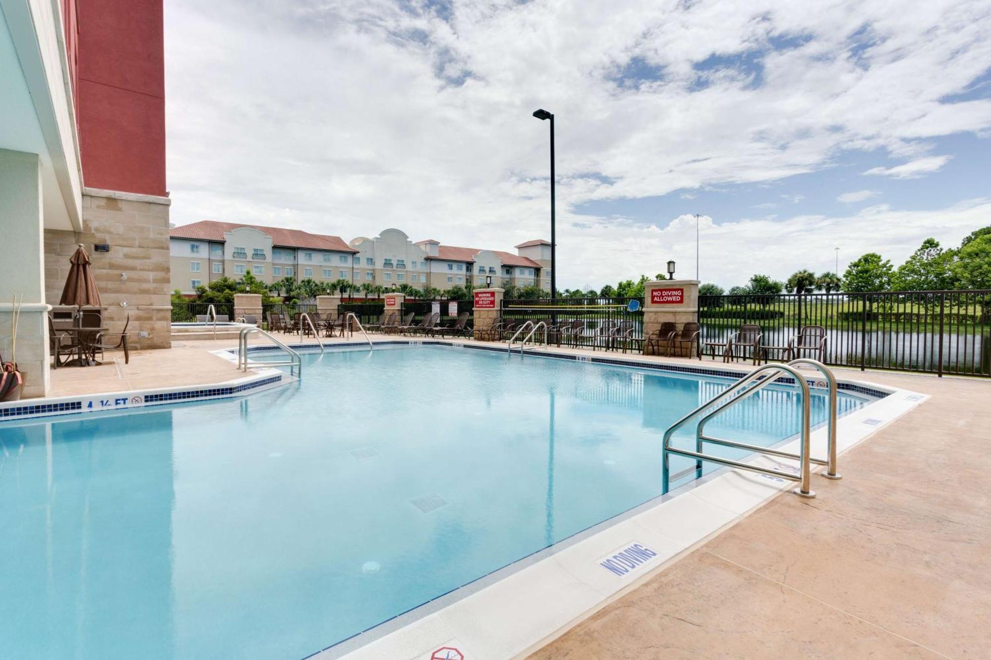 Hotel Drury & Myers Airport Fgcu 3*