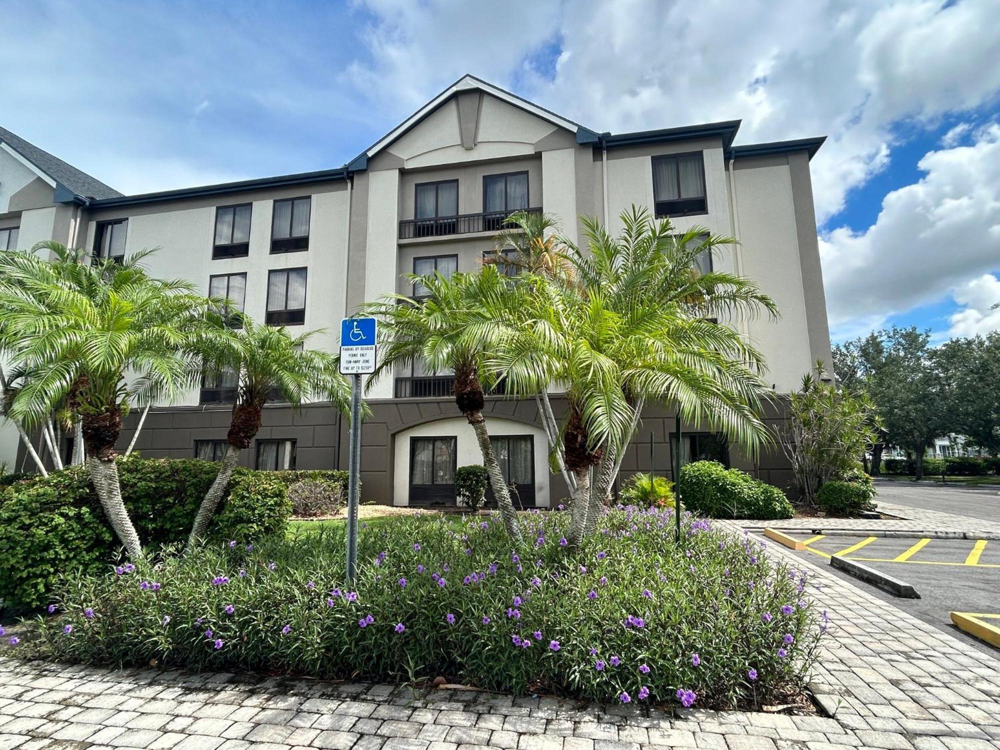 Airport Hotel 3*