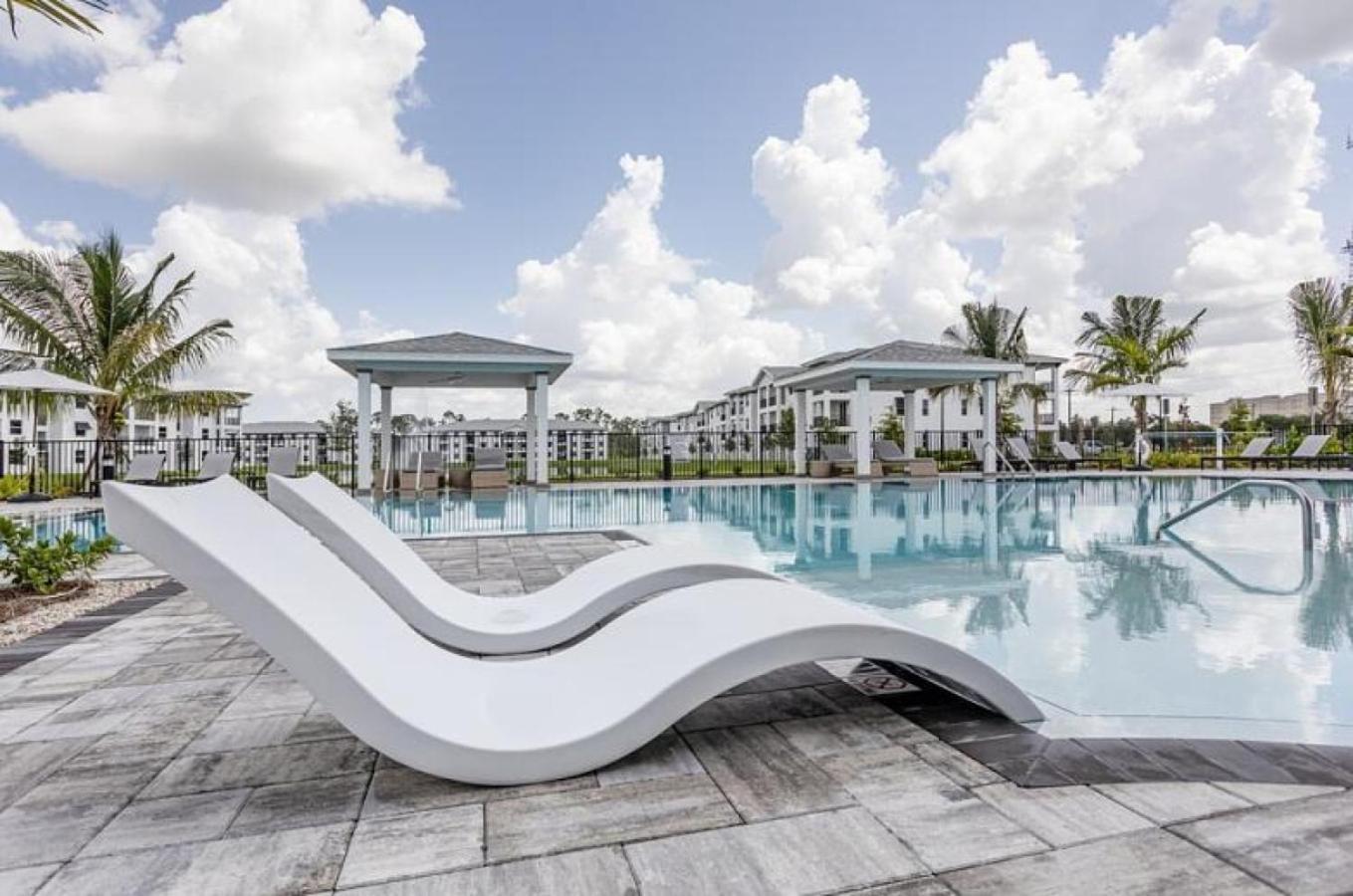 Landing At The Vistas At Eastwood - 2 Bedrooms In Eastwood Village Apartment