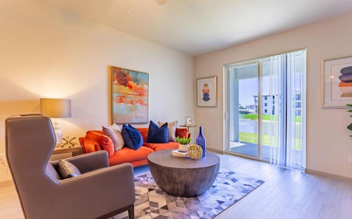 Landing At The Vistas At Eastwood - 2 Bedrooms In Eastwood Village Apartment *