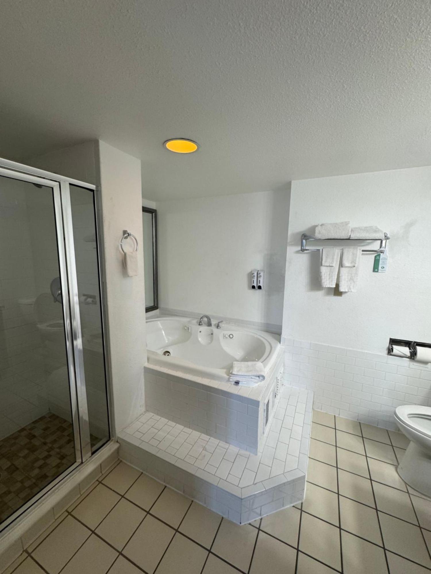 Airport Hotel 3*