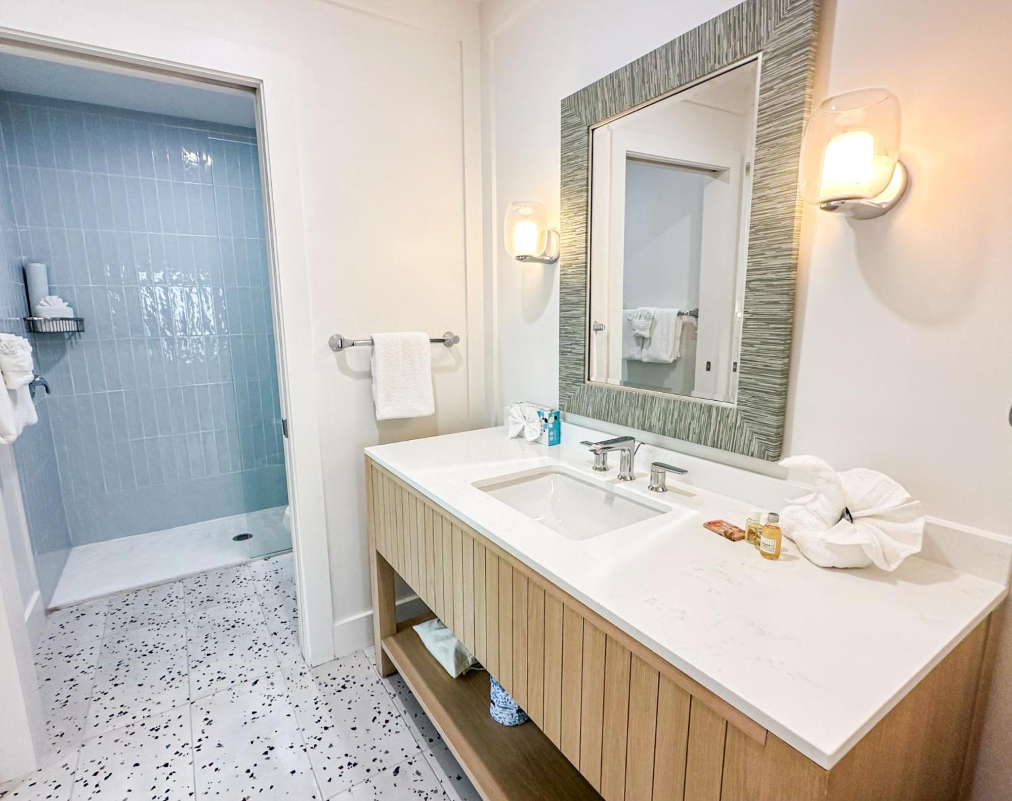 Lighthouse Resort: &