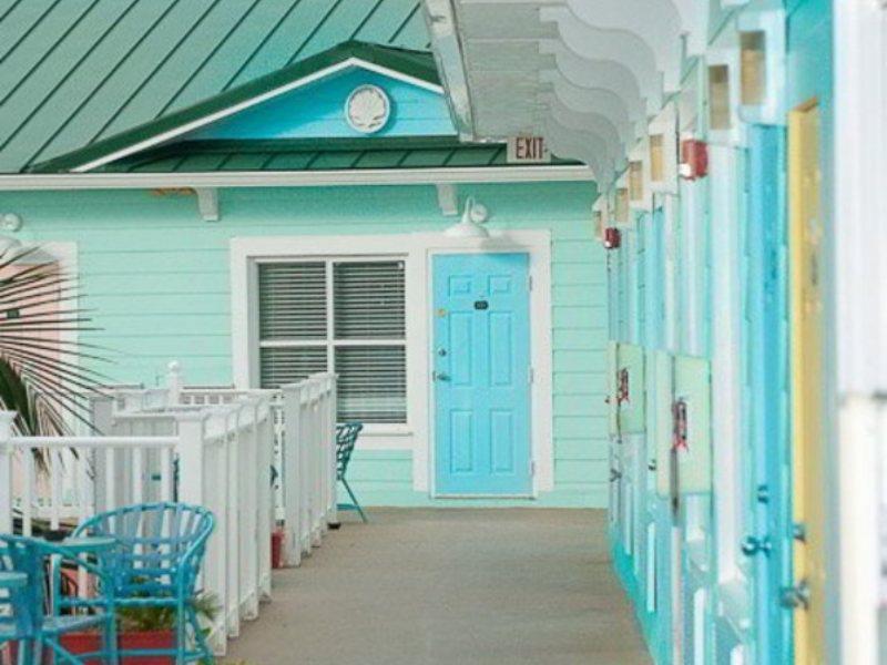 Lighthouse Resort: &