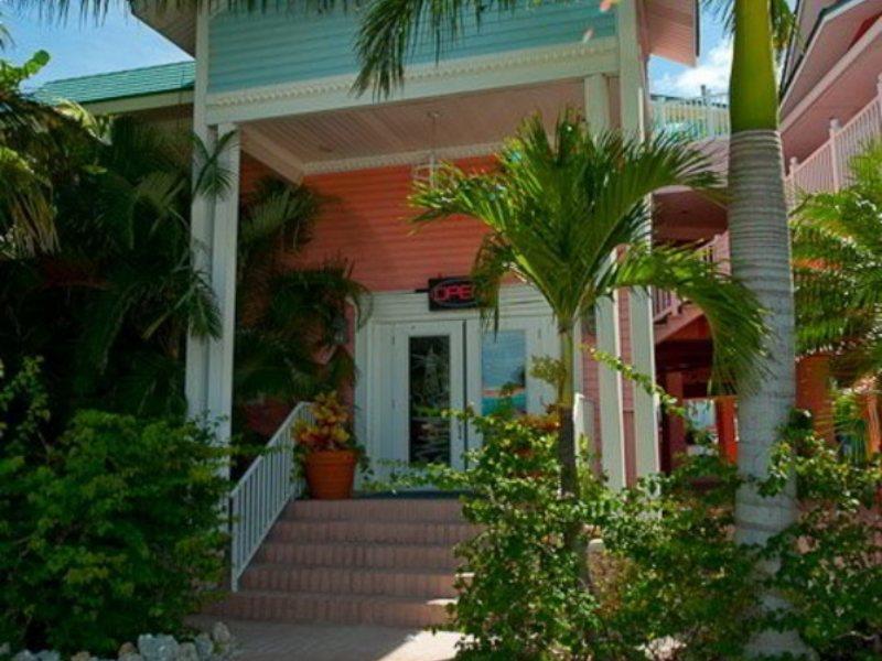 Lighthouse Resort: &