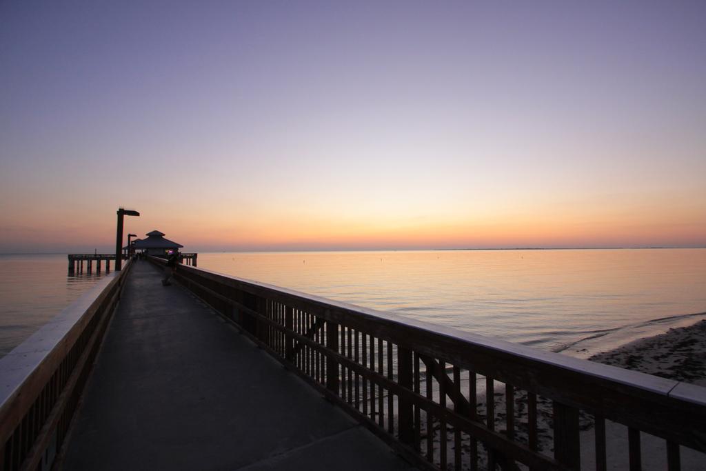 Lighthouse Resort: &