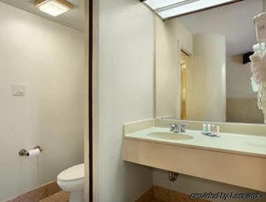 Hotel Travelodge By Wyndham Myers Airport Fort Myers