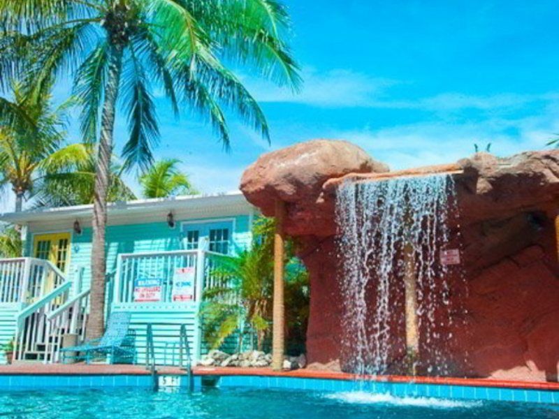 Lighthouse Resort: &