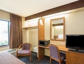 Travelodge By Wyndham Myers Airport
