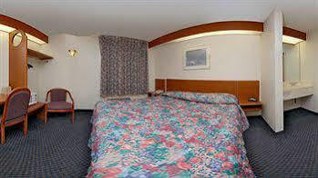Hotel Travelodge By Wyndham Myers Airport 2*