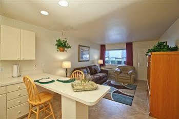 Hotel Legacy Harbour & Suites Fort Myers