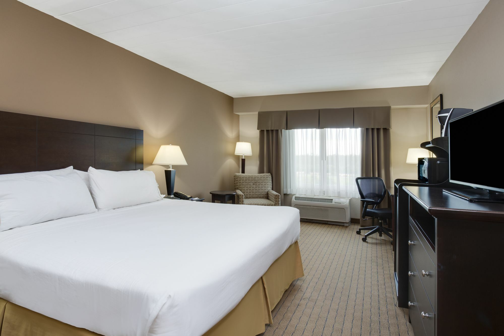 Hotel Express & Myers East - The Forum By Ihg 2*