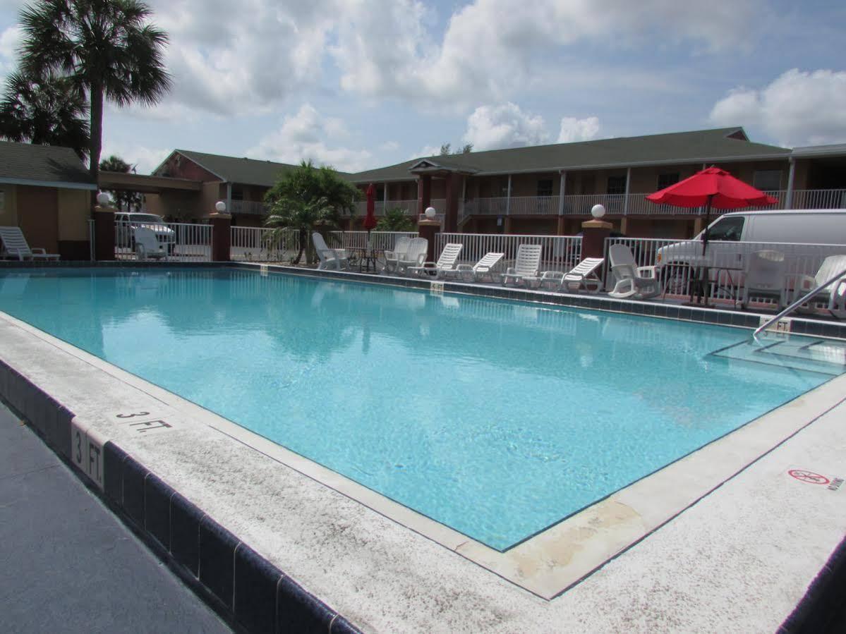 Howard Johnson By Wyndham Ft. Myers Fl Hotel