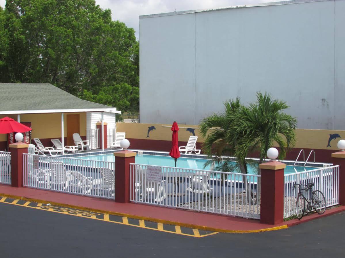 Howard Johnson By Wyndham Ft. Myers Fl Fort Myers